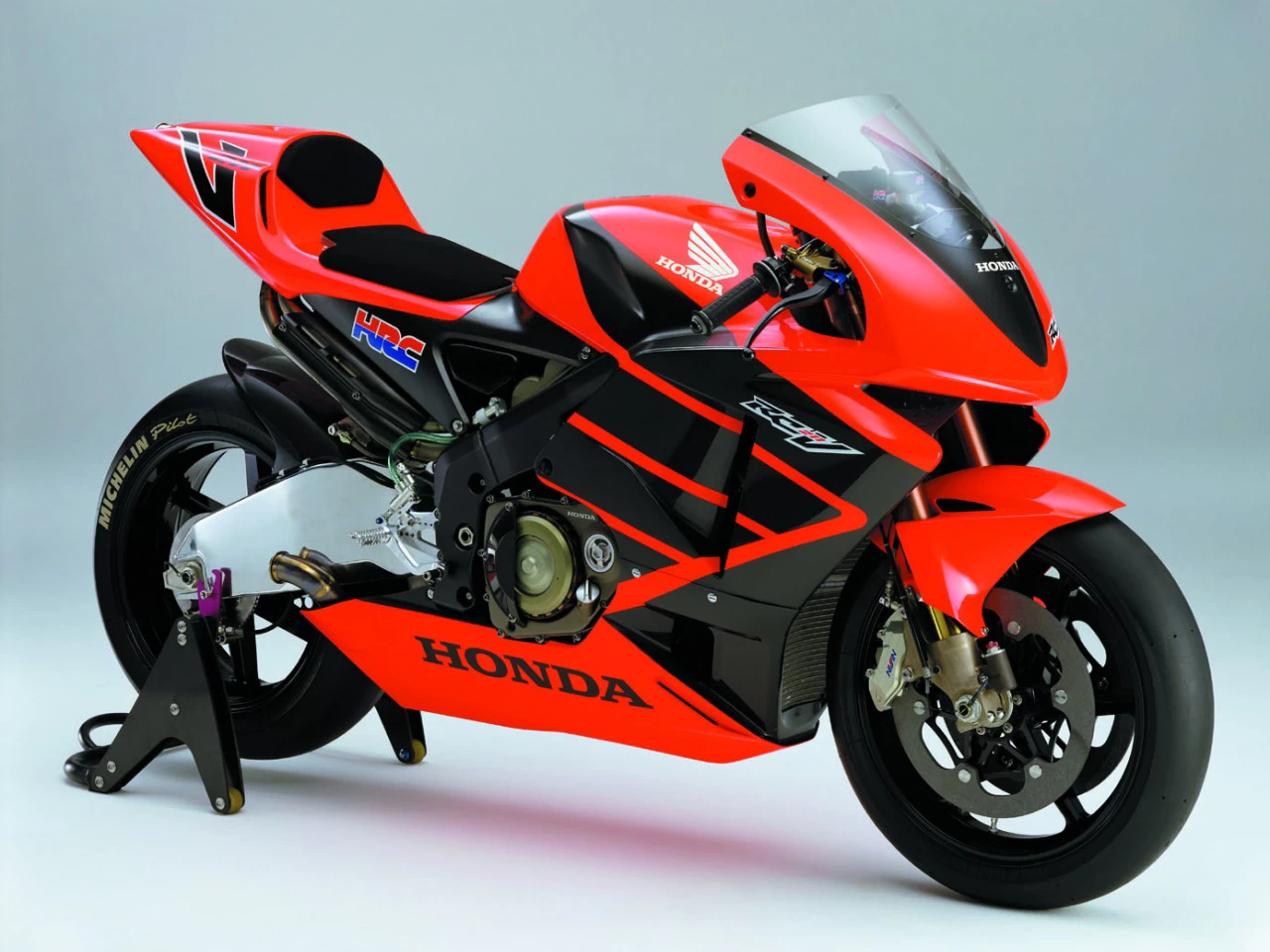 RC 211 V | image 4