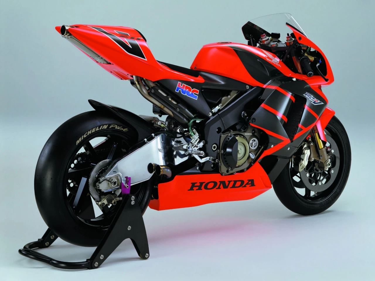RC 211 V | image 2