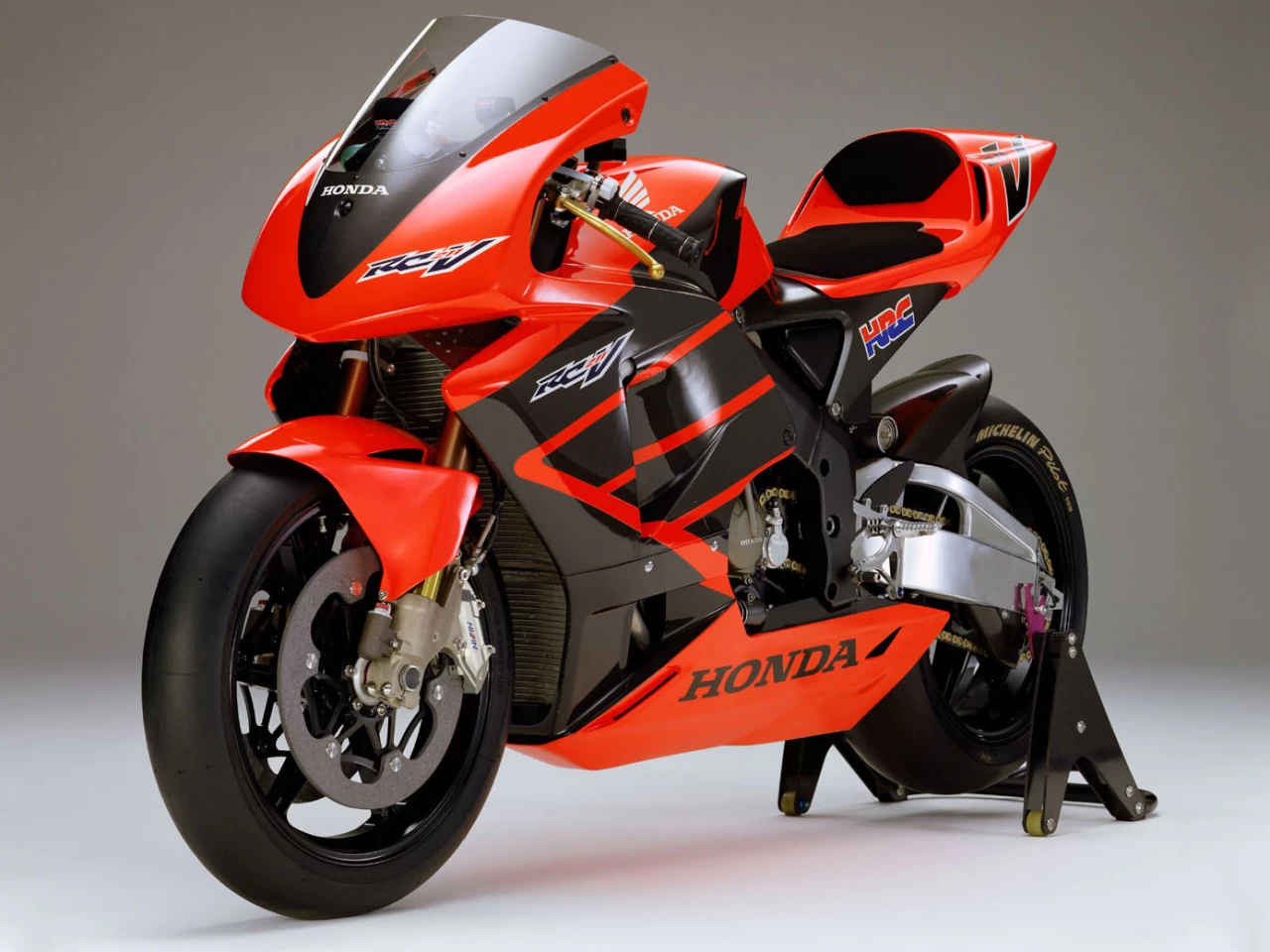 RC 211 V | image 3