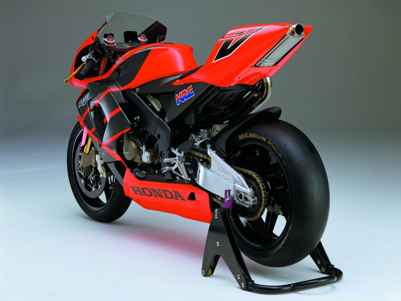 RC 211 V | image 5