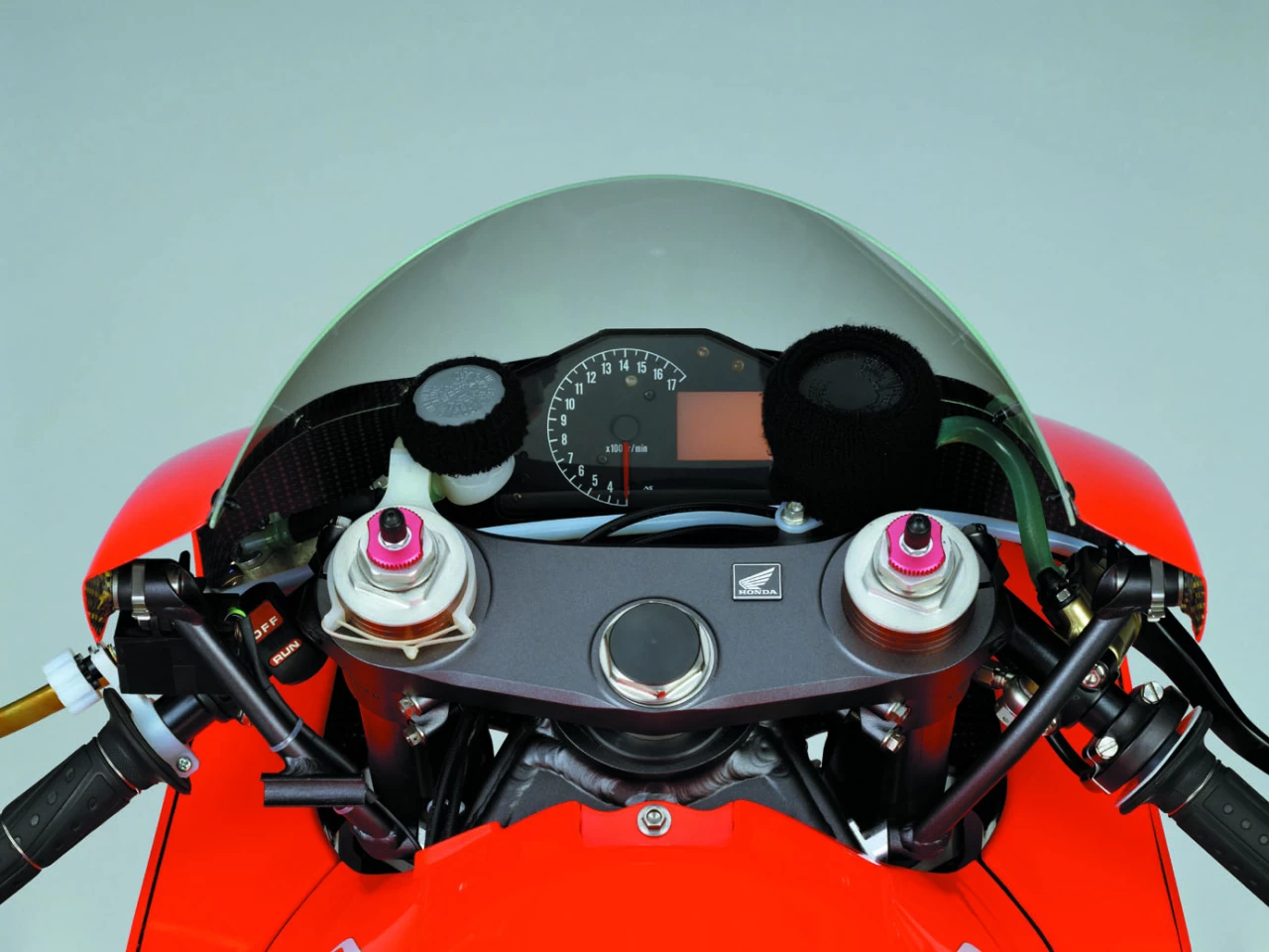 RC 211 V | image 9