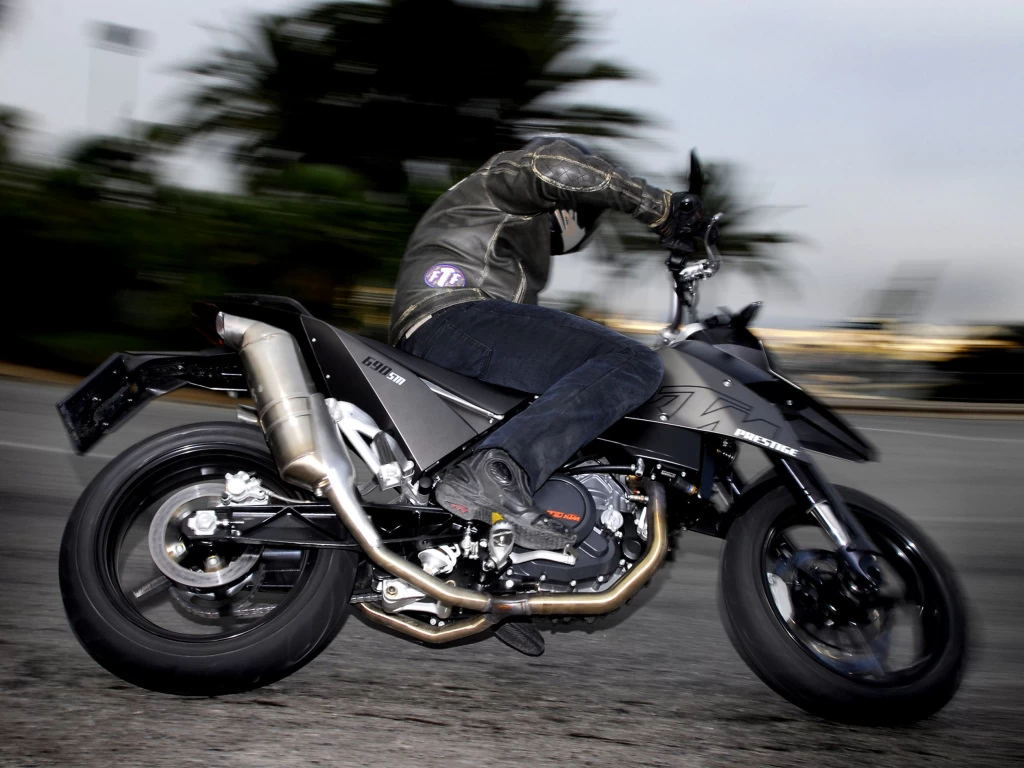 690 SUPERMOTO | image 7