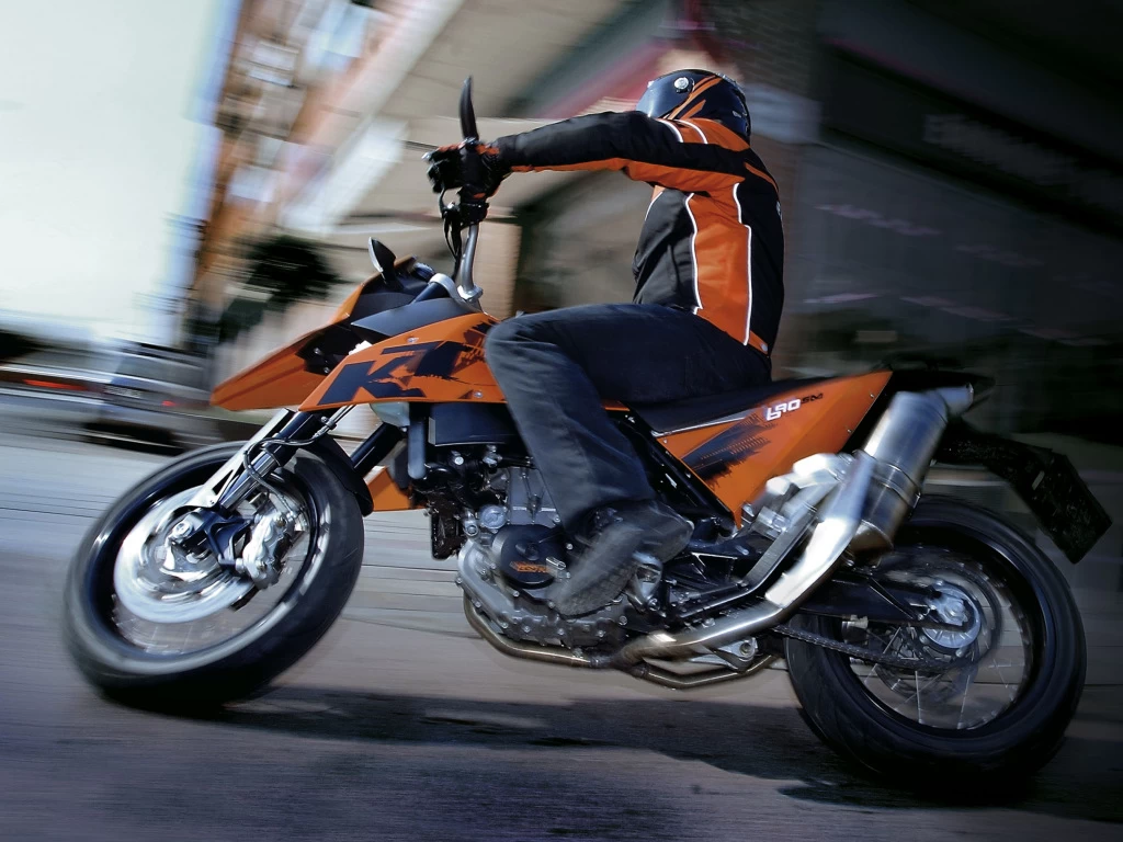 690 SUPERMOTO | image 2