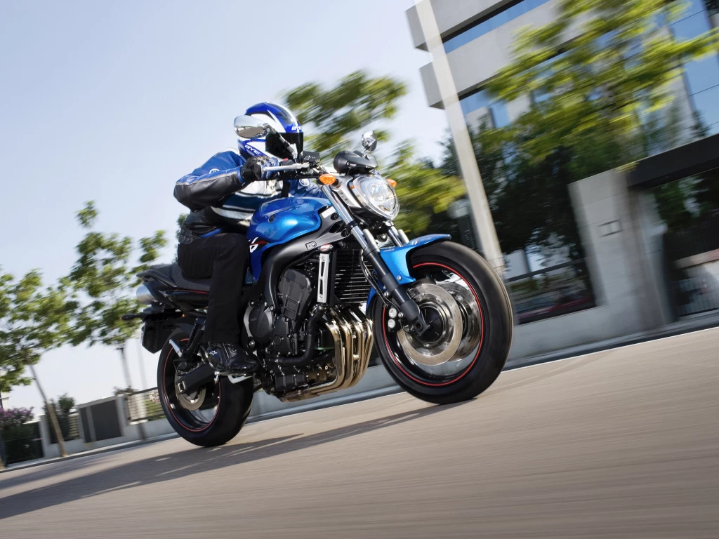 FZ6 600 Naked S2