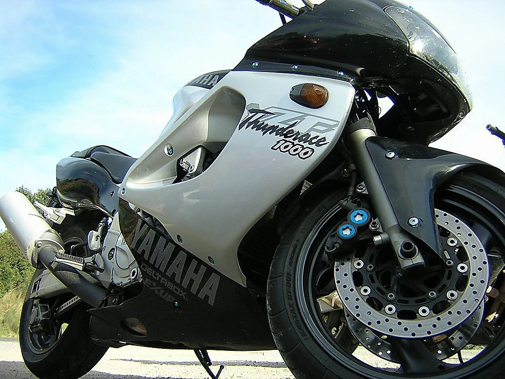YZF 1000 THUNDERACE