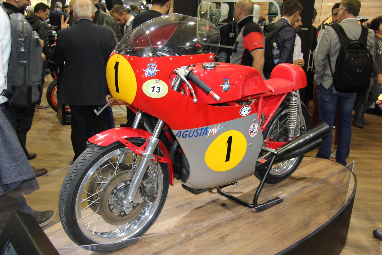 Motos de course, concepts, creations et curiosites