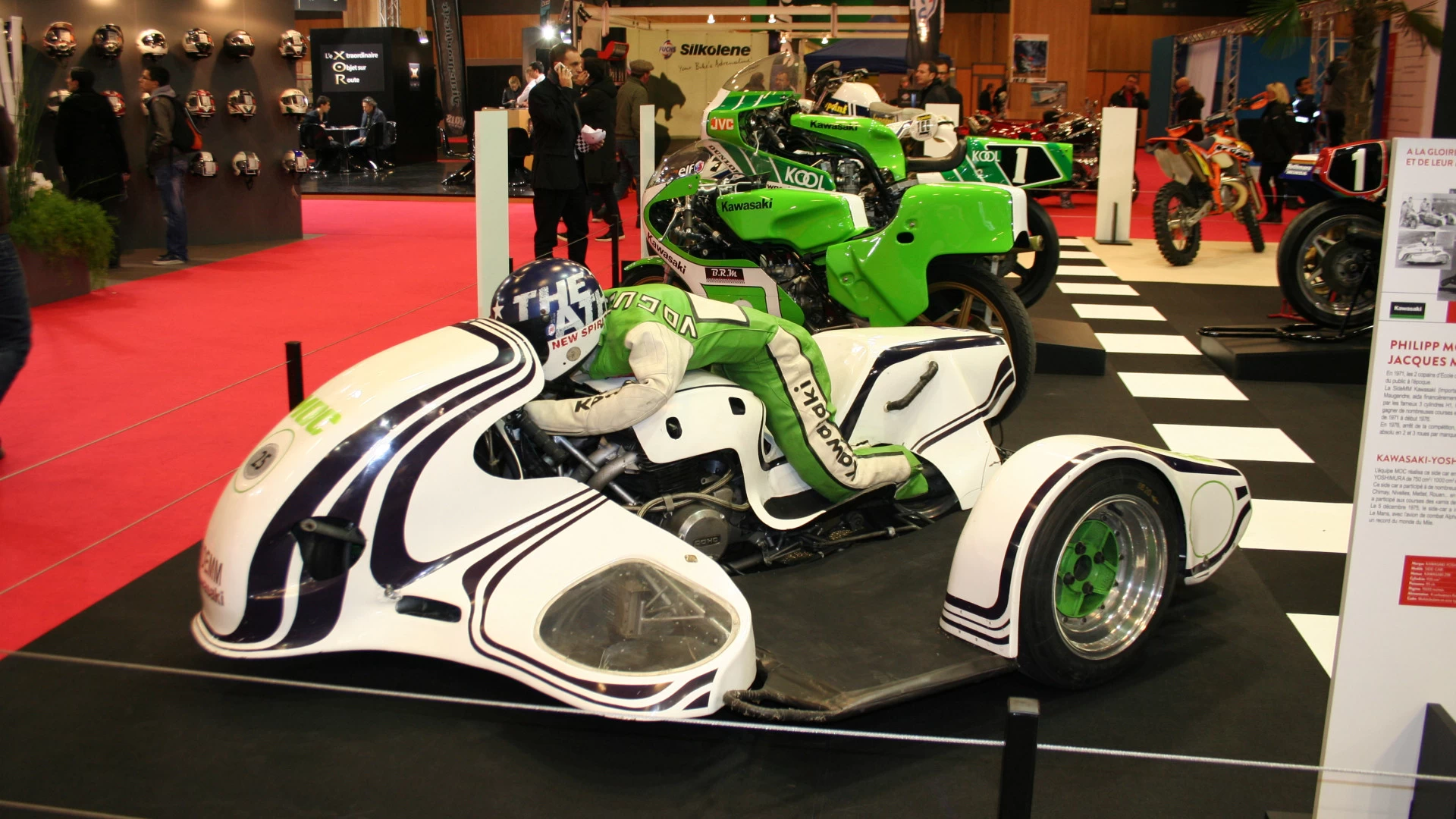 Motos de compétition présentes au salon
