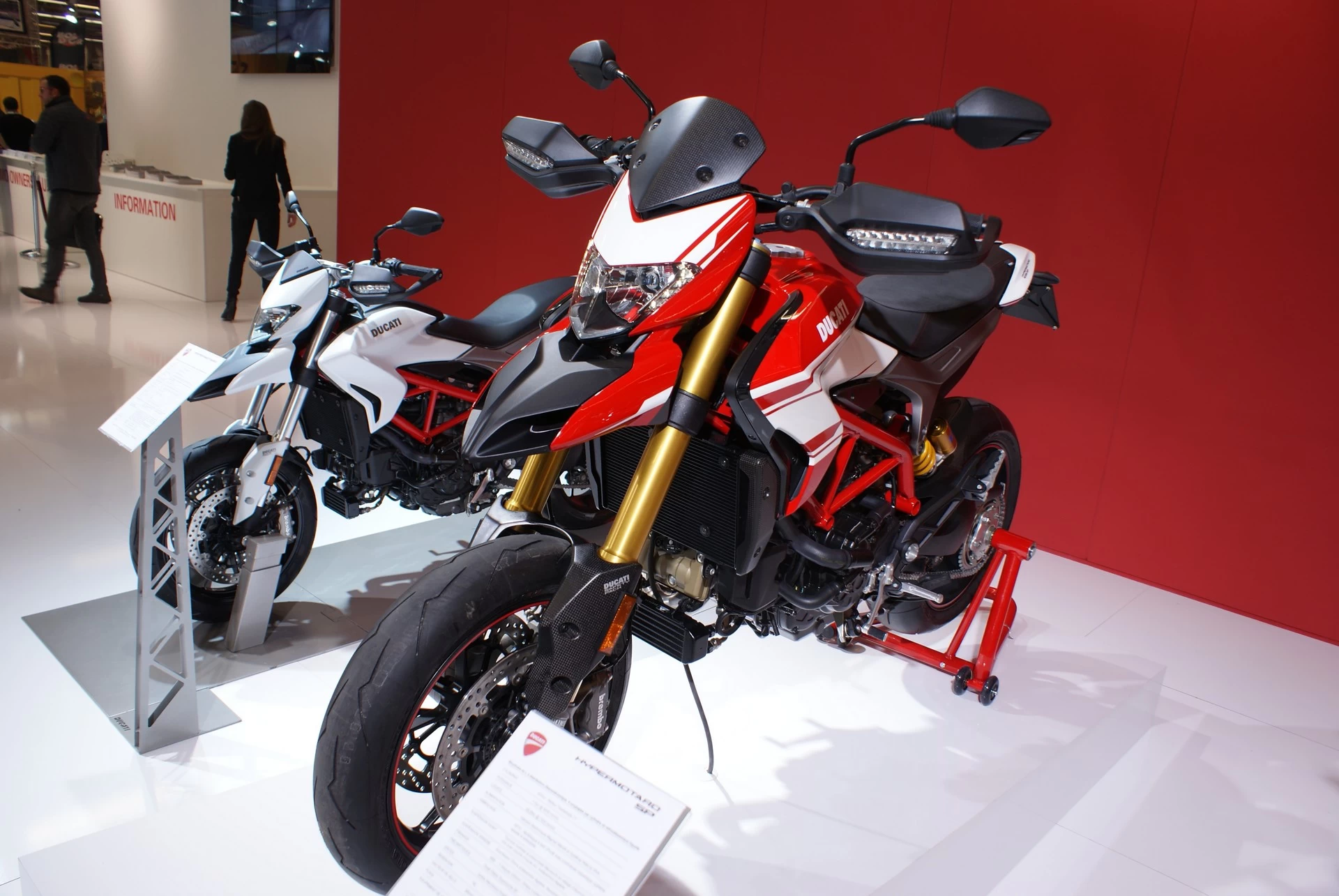 Nouveautés et motos de série