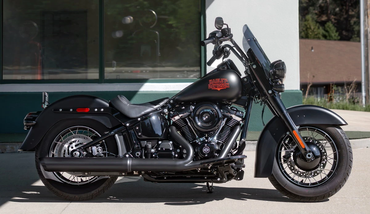 Harley-Davidson 1920 Deadwood FLHD 2026 - 14