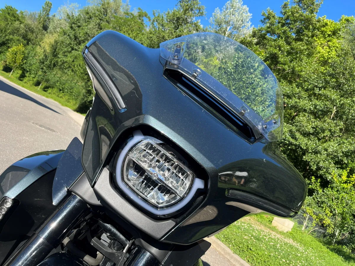 La horquilla de una motocicleta Harley-Davidson Street Glide Limited