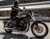Moto Harley-Davidson XL 883 Sportster Roadster 2014