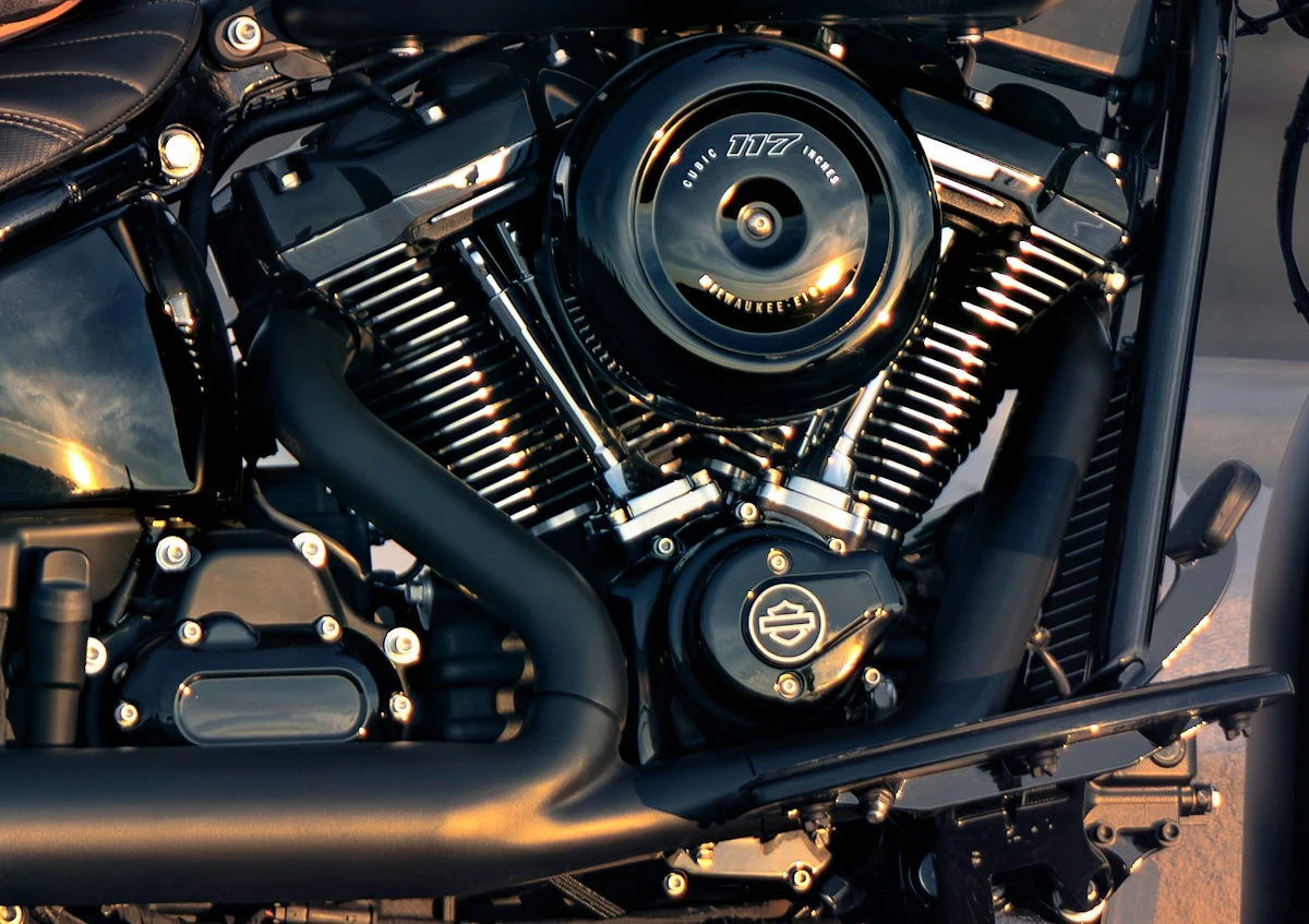 Le moteur de la moto Harley-Davidson 117 ci Deadwood
