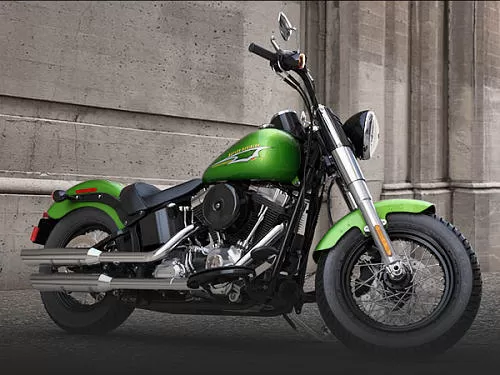Foto de perfil del 1690 SOFTAIL SLIM FLS 2015 en color indefinido.