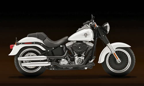 Foto de perfil del 1584 FLSTFB Fat Boy Special 2011 en color indefinido.