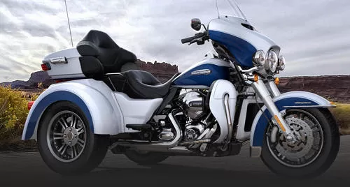 Foto de perfil del 1690 TRI GLIDE ULTRA  FLHTCUTG 2015 en color indefinido.