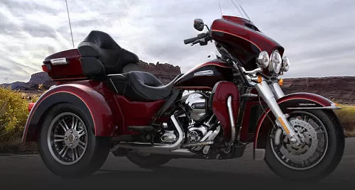 Foto de perfil del 1690 TRI GLIDE ULTRA  FLHTCUTG 2015 en color indefinido.