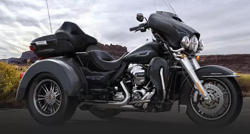 Foto de perfil del 1690 TRI GLIDE ULTRA  FLHTCUTG 2015 en color indefinido.