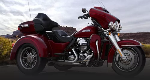 Foto de perfil del 1690 TRI GLIDE ULTRA  FLHTCUTG 2015 en color indefinido.