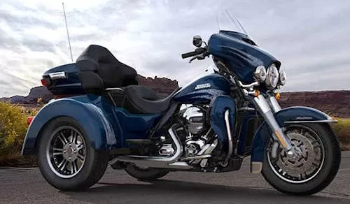 Foto de perfil del 1690 TRI GLIDE ULTRA  FLHTCUTG 2016 en color indefinido.