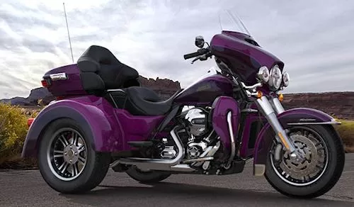 Foto de perfil del 1690 TRI GLIDE ULTRA  FLHTCUTG 2016 en color indefinido.