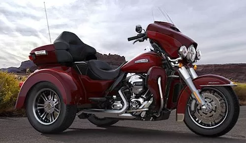 Foto de perfil del 1690 TRI GLIDE ULTRA  FLHTCUTG 2016 en color indefinido.