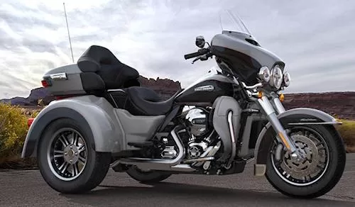Foto de perfil del 1690 TRI GLIDE ULTRA  FLHTCUTG 2016 en color indefinido.