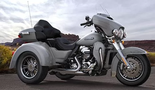 Foto de perfil del 1690 TRI GLIDE ULTRA  FLHTCUTG 2016 en color indefinido.
