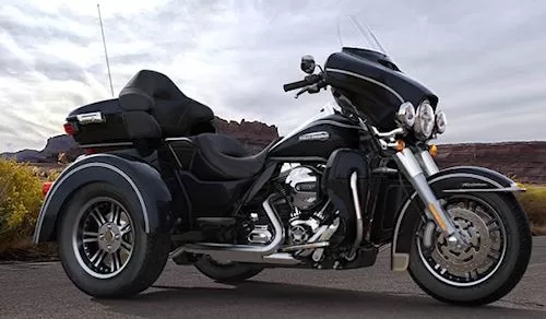 Foto de perfil del 1690 TRI GLIDE ULTRA  FLHTCUTG 2016 en color indefinido.