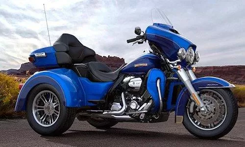 Foto de perfil del 1746 TRI GLIDE ULTRA  FLHTCUTG 2017 en color indefinido.