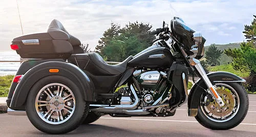 Foto de perfil del 1870 TRI GLIDE ULTRA  FLHTCUTG 2019 en color indefinido.