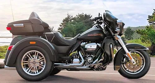 Foto de perfil del 1870 TRI GLIDE ULTRA  FLHTCUTG 2019 en color indefinido.