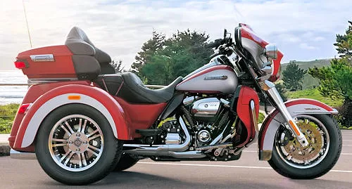 Foto de perfil del 1870 TRI GLIDE ULTRA  FLHTCUTG 2019 en color indefinido.