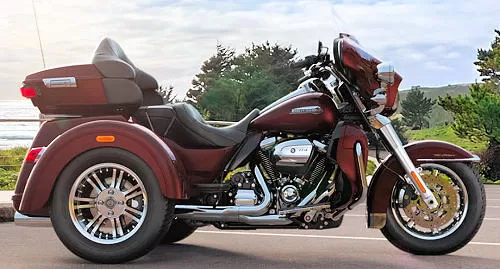 Foto de perfil del 1870 TRI GLIDE ULTRA  FLHTCUTG 2019 en color indefinido.