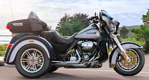Foto de perfil del 1870 TRI GLIDE ULTRA  FLHTCUTG 2019 en color indefinido.