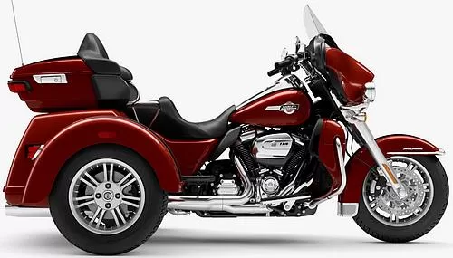 Foto de perfil del 1870 Tri Glide Ultra FLHTCUTG 2024 en color rojo.