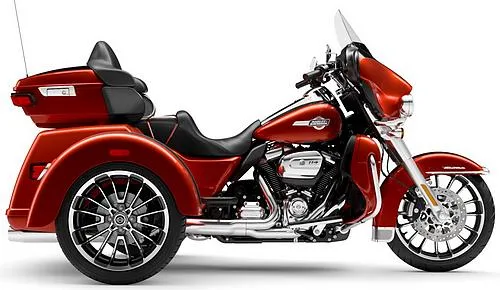 Foto de perfil del 1870 Tri Glide Ultra FLHTCUTG 2025 en color rojo.