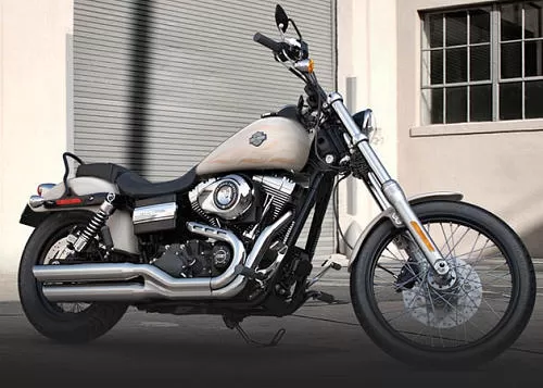 Foto de perfil del 1690 DYNA WIDE GLIDE FXDWG 2015 en color indefinido.