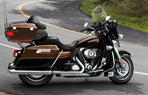 Photo de profil de la 1690 ELECTRA GLIDE ULTRA LIMITED 110ème Anniversaire FLHTK 2013 en couleur non défini