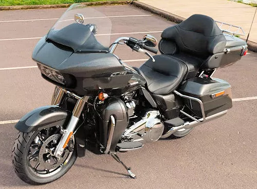 Profile photo of 1870 ROAD GLIDE ULTRA FLTRU 2019 in color not defined.