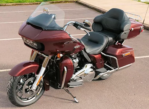 Profile photo of 1870 ROAD GLIDE ULTRA FLTRU 2019 in color not defined.