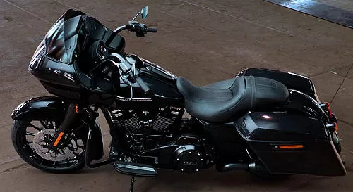 Foto de perfil del 1870 ROAD GLIDE SPECIAL 2019 en color indefinido.