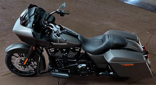 Foto de perfil del 1870 ROAD GLIDE SPECIAL 2019 en color indefinido.