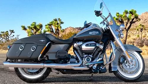 Foto de perfil del 1746 ROAD KING CLASSIC FLHRC 2017 en color indefinido.