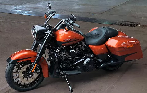 Profile photo of 1870 ROAD KING SPECIAL FLHRXS 2019 in color not defined.