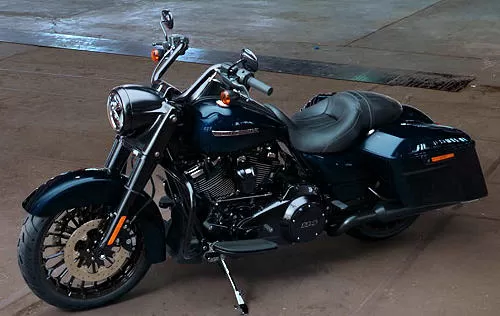 Profile photo of 1870 ROAD KING SPECIAL FLHRXS 2019 in color not defined.