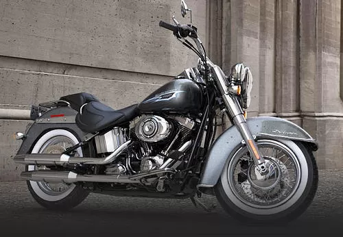 Profile photo of 1690 SOFTAIL DELUXE FLSTN 2015 in color not defined.