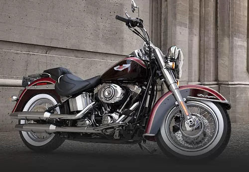 Profile photo of 1690 SOFTAIL DELUXE FLSTN 2015 in color not defined.