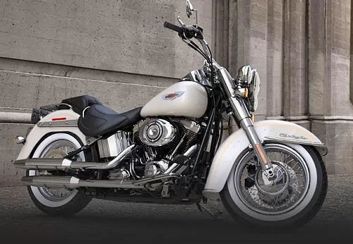 Profile photo of 1690 SOFTAIL DELUXE FLSTN 2015 in color not defined.