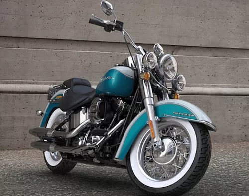Profile photo of 1690 SOFTAIL DELUXE FLSTN 2016 in color not defined.