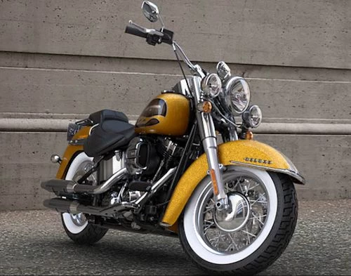 Profile photo of 1690 SOFTAIL DELUXE FLSTN 2016 in color not defined.